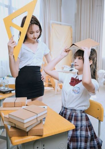 年轻漂亮的保姆_BD英语在线观看完整版